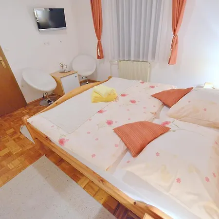 Guest house Apartments-rooms Kocijancic