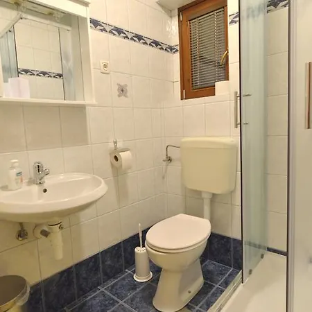 Apartments-rooms Kocijancic Guest house