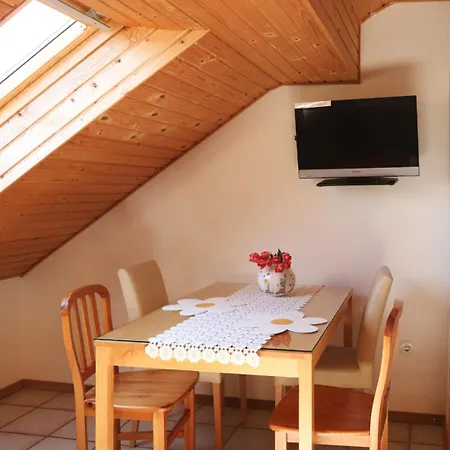Guest house Apartments-rooms Kocijancic