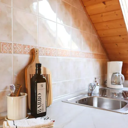 Guest house Apartments-rooms Kocijancic Bled