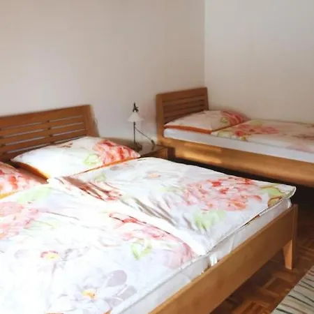 Guest house Apartments-rooms Kocijancic Bled