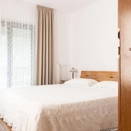 Apartments-rooms Kocijancic Penzion 3*