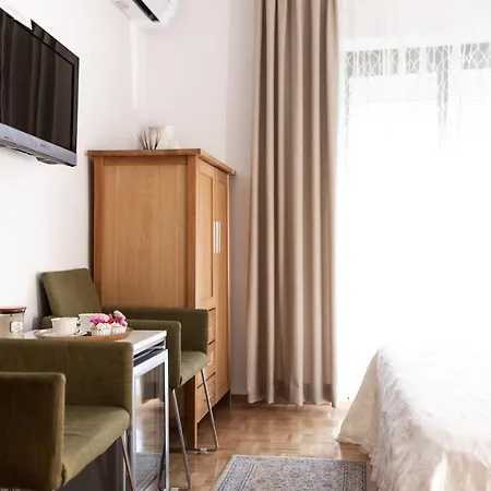 Apartments-rooms Kocijancic Penzion 3*