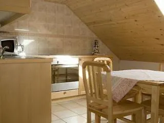 Apartments-rooms Kocijancic ゲストハウス 3*