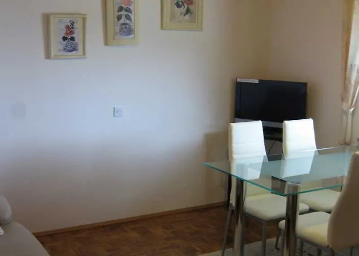 Apartments-rooms Kocijancic Hiša za goste 3*